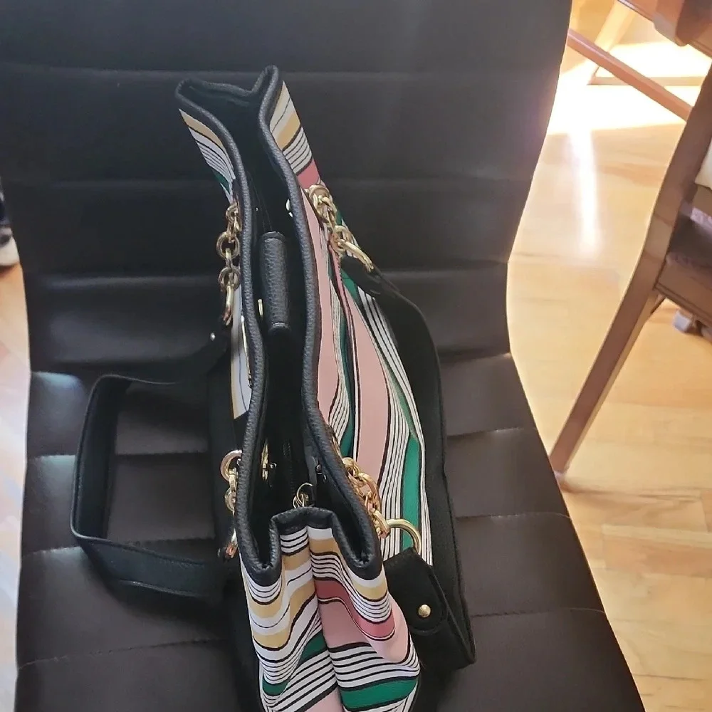 ✨Liz Claiborne Chic Striped Tote – Black Accents - Picture 3 of 3